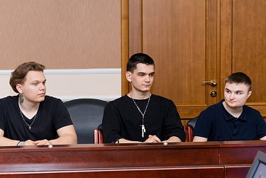 Увлекательный диалог состоялся в стенах Дома Советов